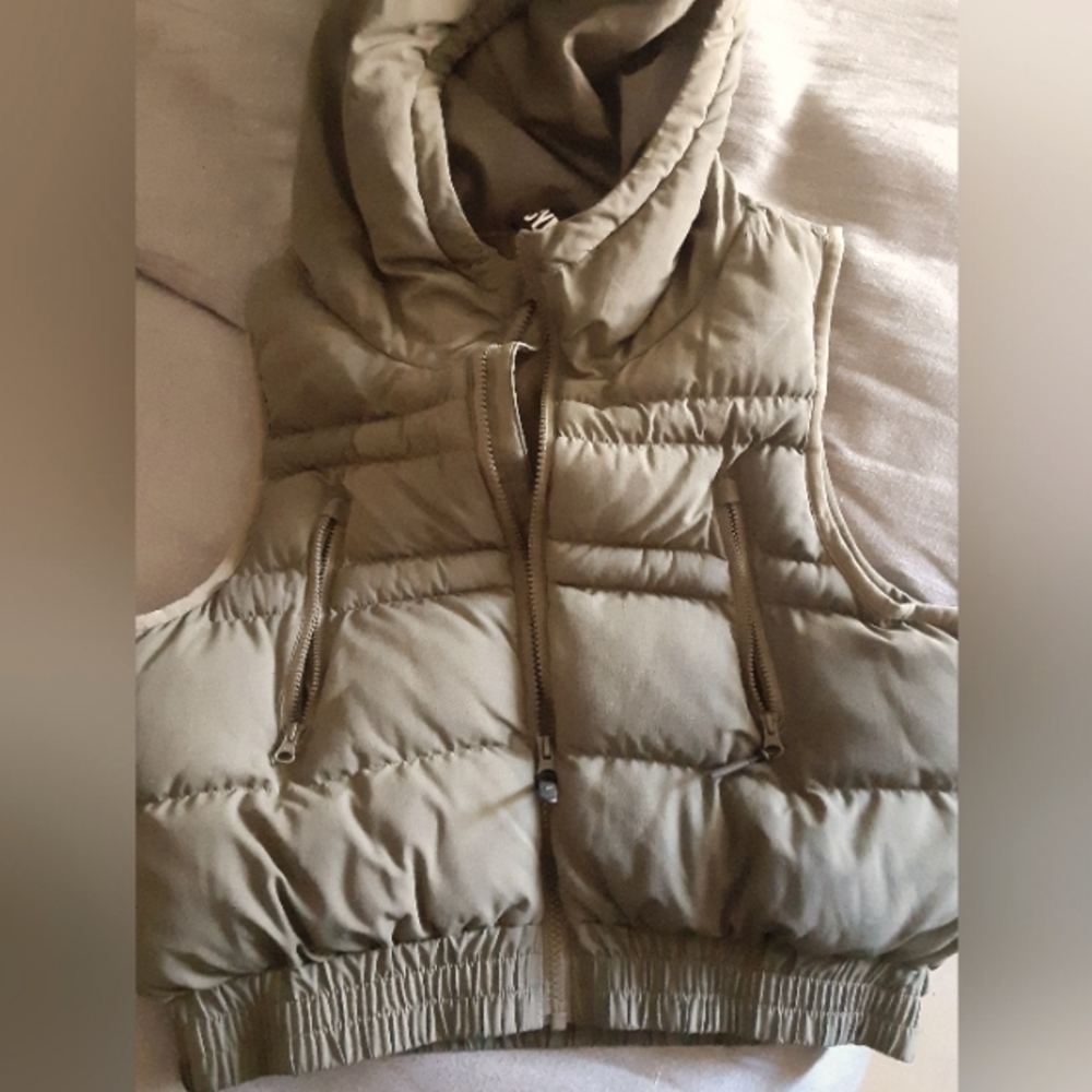 Gymshark puffer vest -olive green sz M